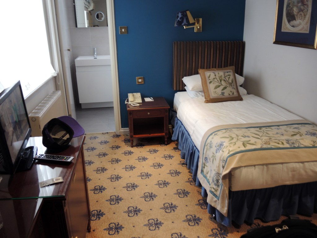 Single Room - London Lodge Hotel