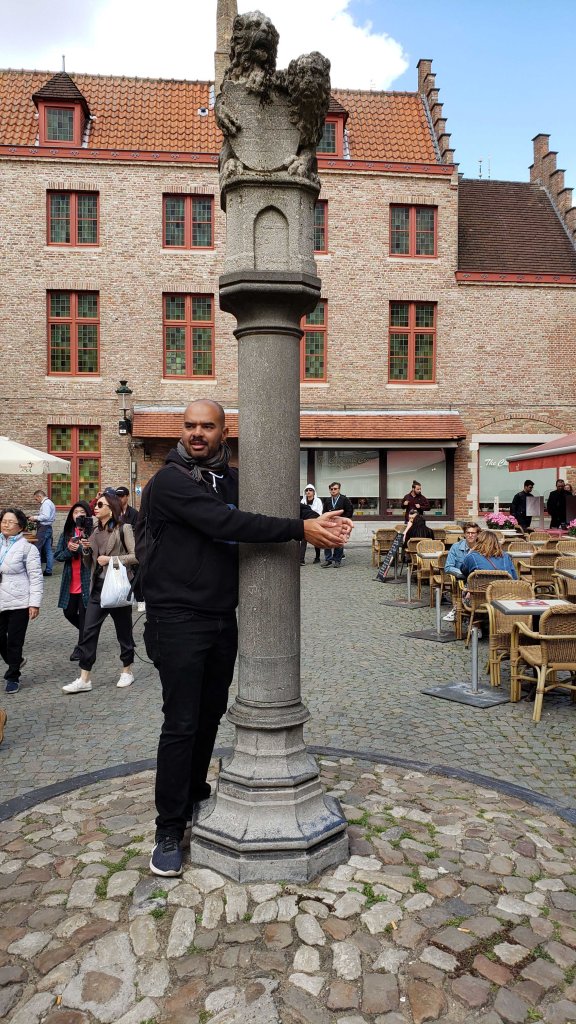 Jamal explaining how public punishments and executions took place.