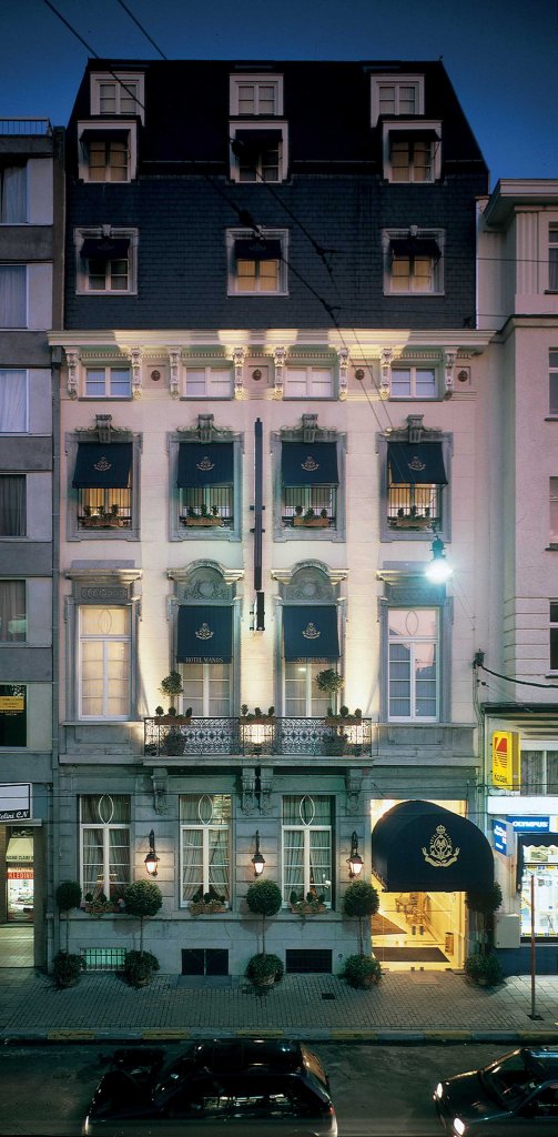 Manos Stéphanie Hôtel entrance