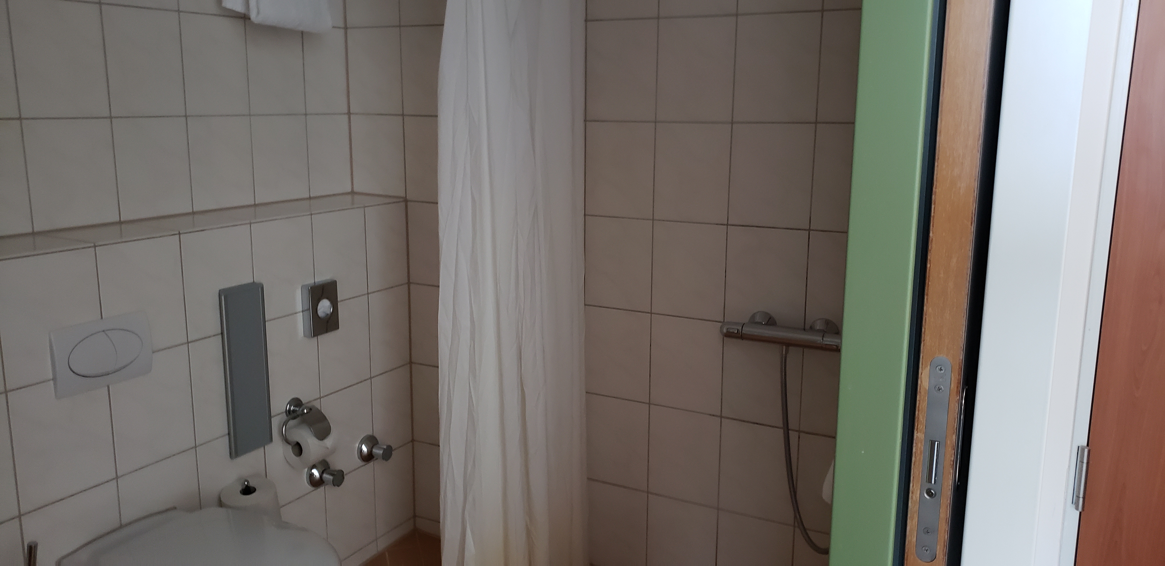 Queen Deluxe Shower Room - Courtyard by Marriott Berlin City Center