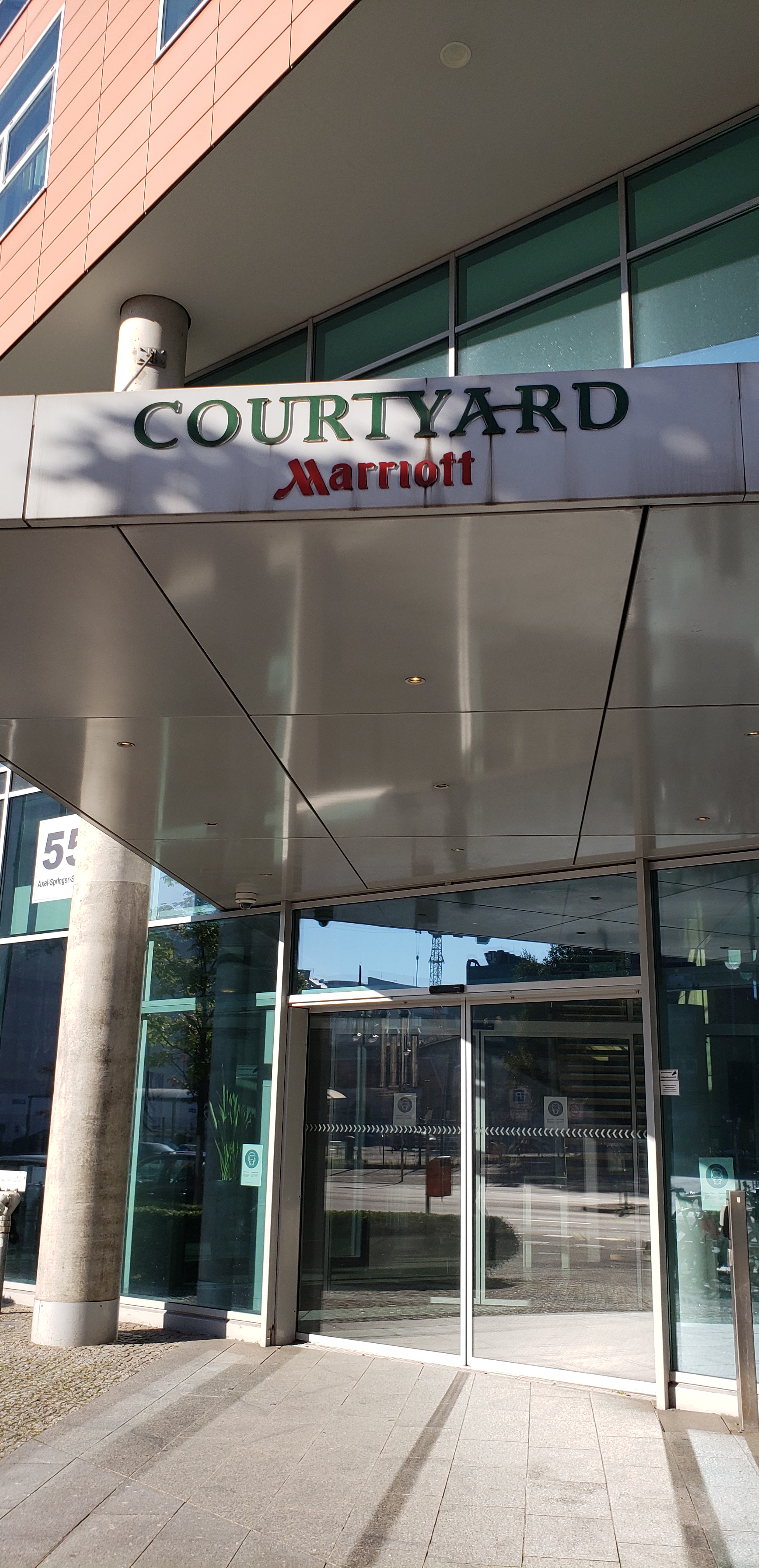 Front Entrance to Courtyard by Marriott Berlin City Center