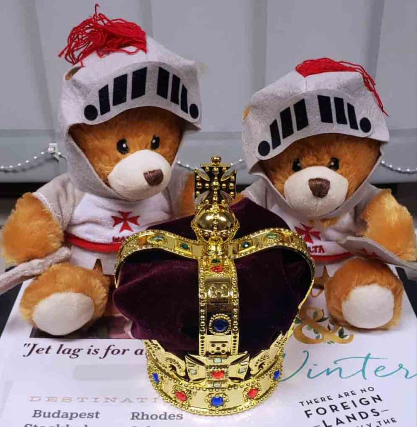 knights protect crown