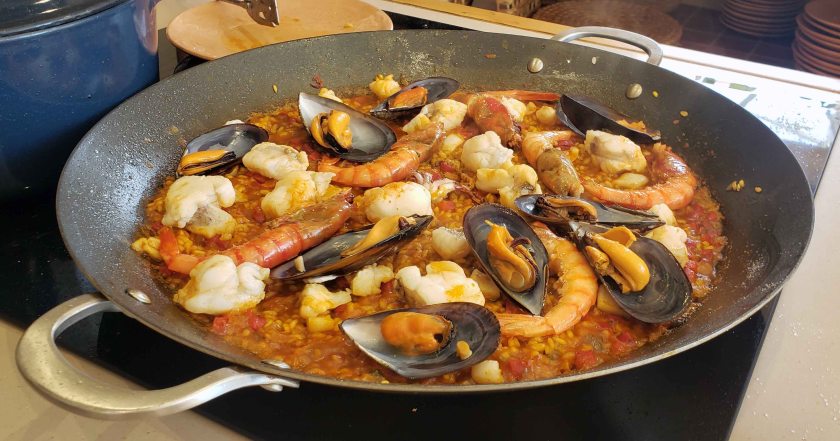 Seafood paella